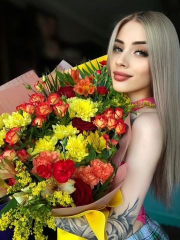 Лаура Обаятельная Блондинка